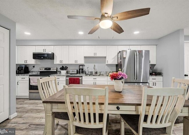 Photo - 300 Long Cove Ln