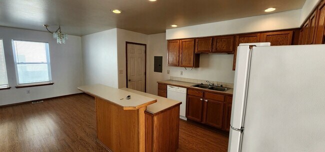 1326 S Skyline Dr