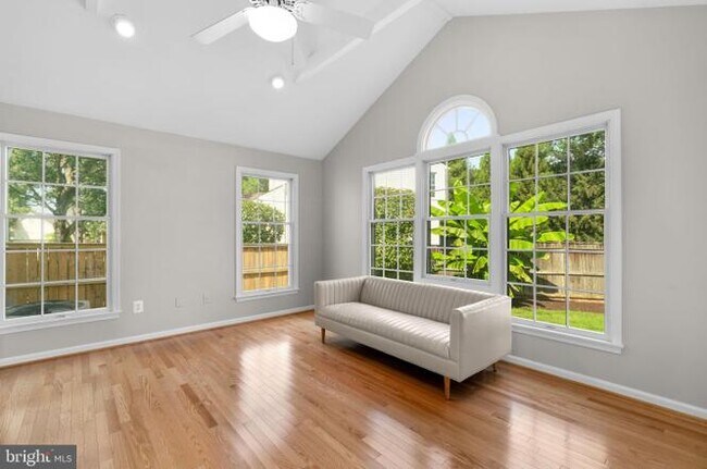 Building Photo - 19 Saddleview Ct