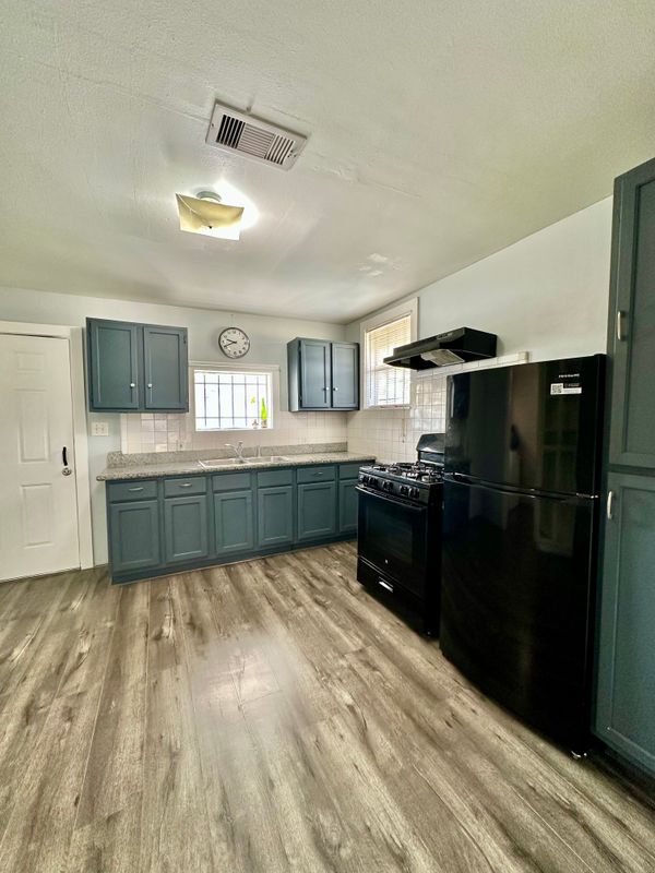 Photo - 305 N Live Oak St