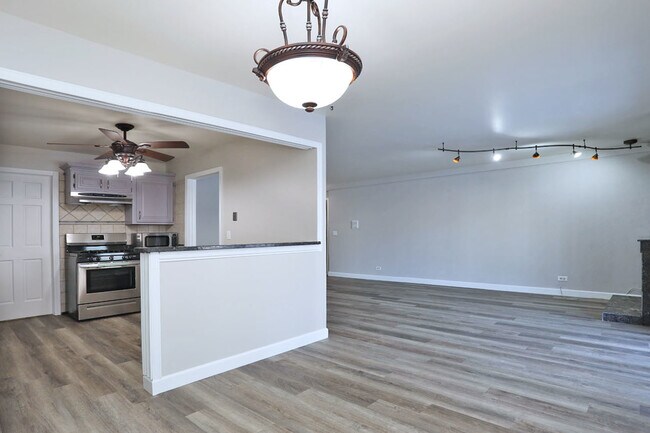 Photo - 236 Deerpath Ct Unit B1