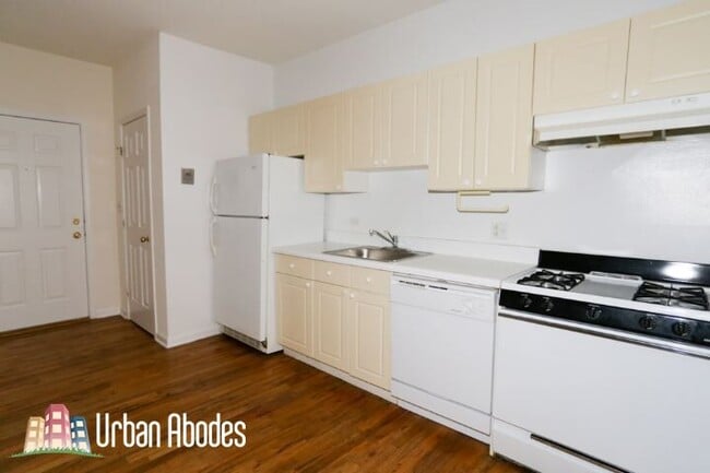 Photo - 918 W Dakin St Unit M00B