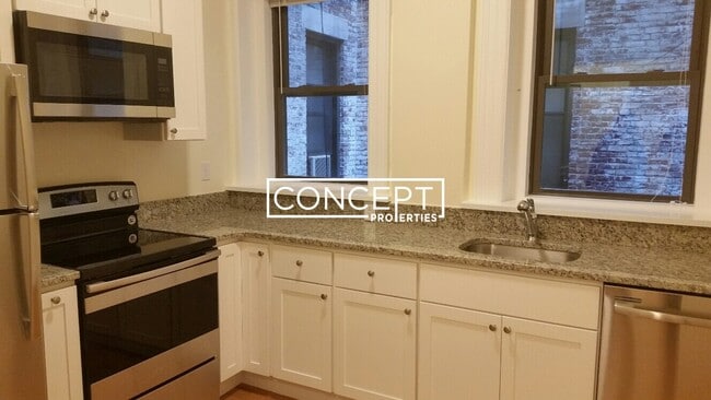 Building Photo - 1462 Beacon St Unit 14B