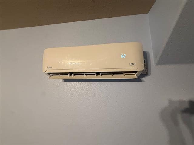 Photo - 15616 Leadenhall St