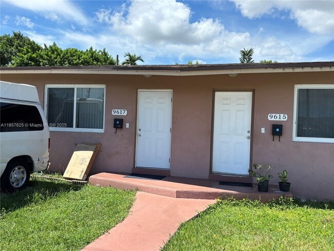 Building Photo - 9617 SW 36th St Rental