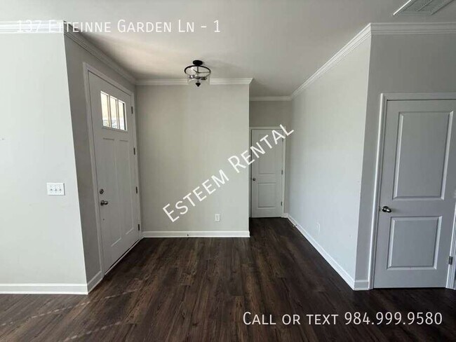 Photo - 137 Etteinne Garden Ln