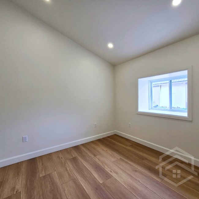 Photo - 1-Bedroom Apartment Available!! Unit 9