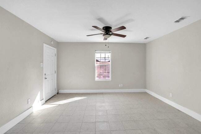 Photo - 1303 Philadelphia St Unidad 12