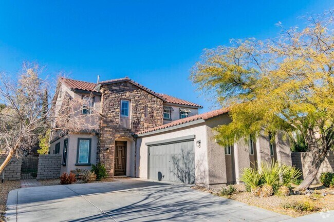 Building Photo - Stunning 4 bedroom, 3 bath home located in...