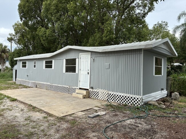 Building Photo - 1666 Highland Ct