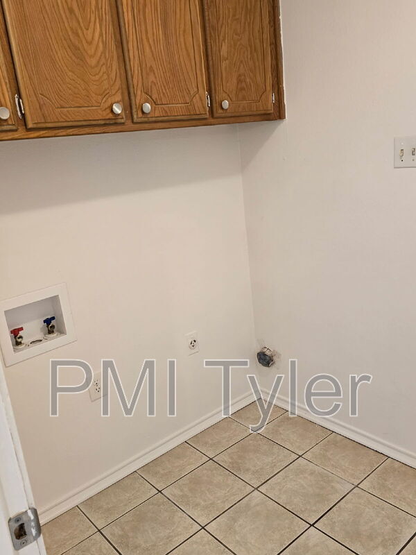 Photo - 16124 Shoshone Dr