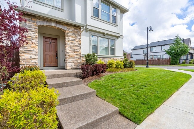 Photo - Bright & Beautiful Home in Bethany Creek Falls - 4 Bedroom/2.5 bath