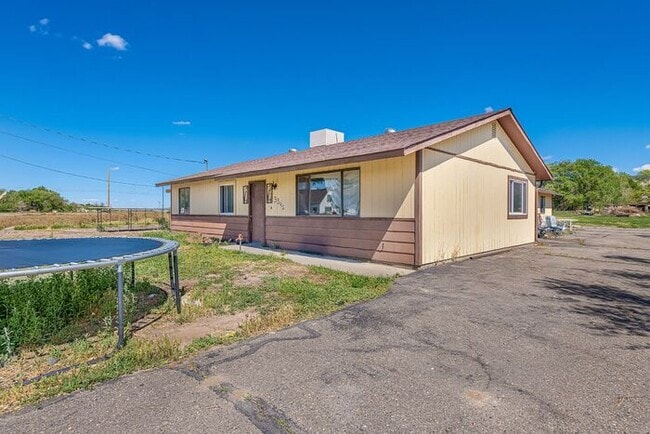 Photo - Home with Mountain Views!