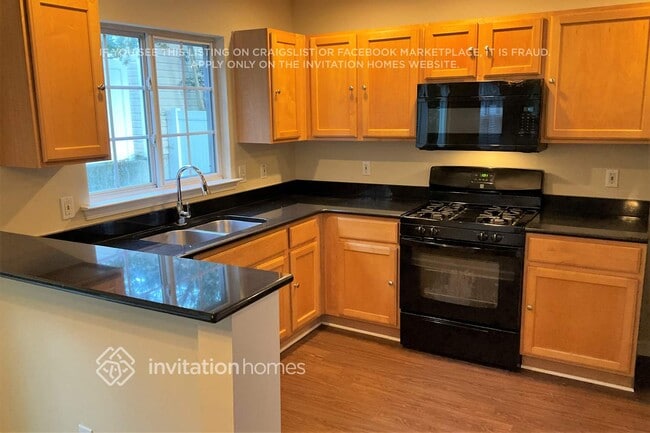 Photo - 566 Windcroft Cir NW