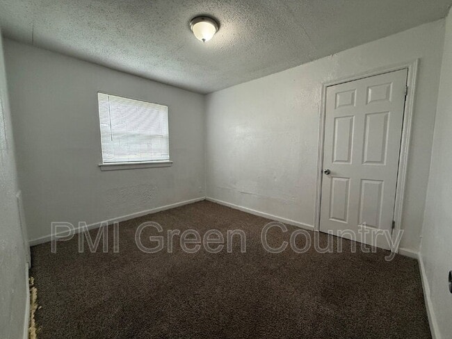 Photo - 5926 N Frankfort Ave