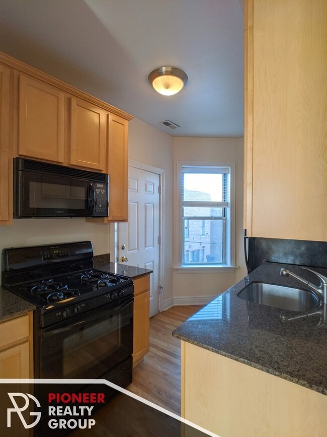 1208 W Waveland Ave Unit 2