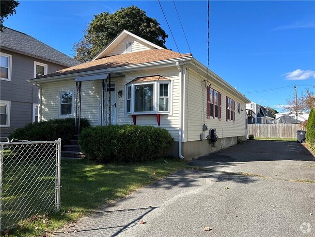 Building Photo - 64 Bassett St Rental