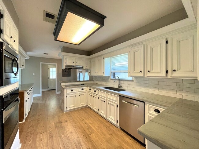 Building Photo - 22907 Provincial Blvd Rental