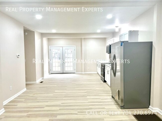 Photo - 147 Dixon Cir