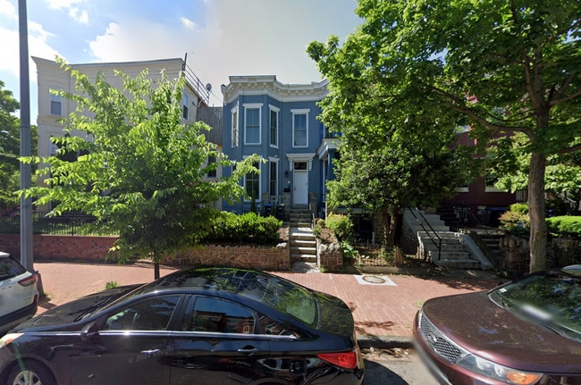 Building Photo - 229 E St NE Unit B