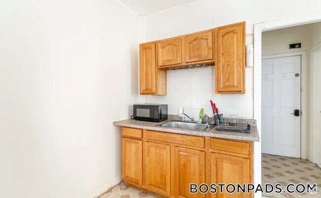 Building Photo - 20 Howell St Rental