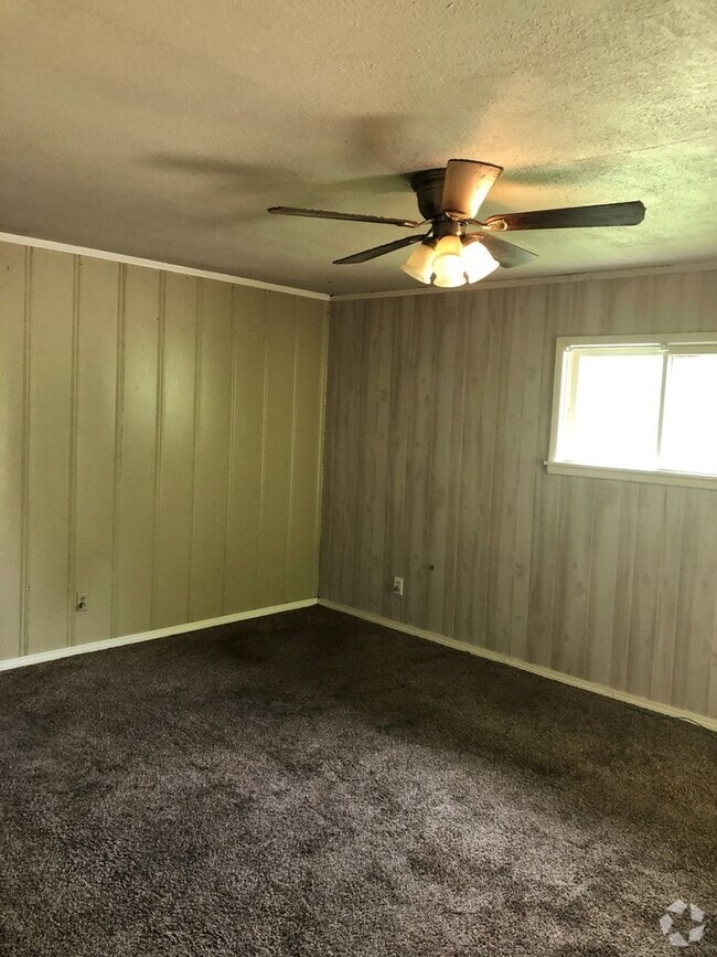 Building Photo - 2 Bed 1 Bath House