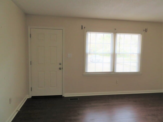 Photo - 3 bedroom, joined 1.5 bath ranch style home for rent