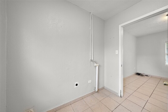 Building Photo - 806 3rd Ave N Unit 12 1/2