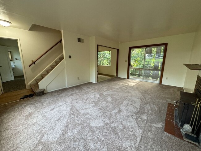 Photo - 4 bed/1.5 bath House with large backyard