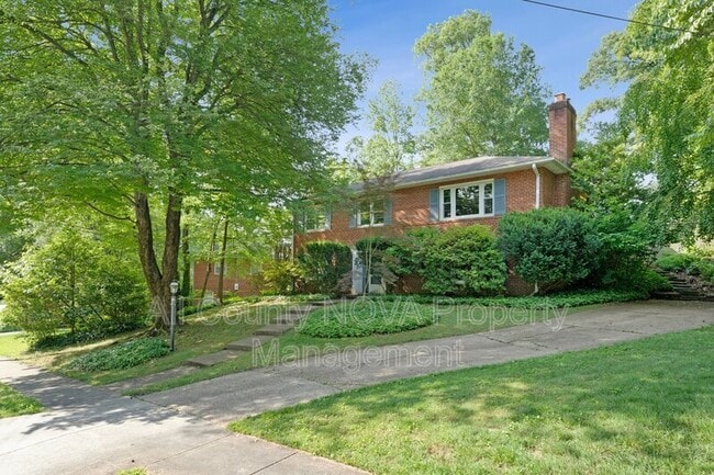 Building Photo - 3160 Ravenwood Dr