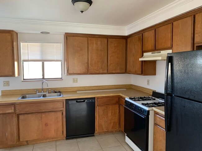 Kitchen - 21036 Santa Barbara Dr Unit Apt B1