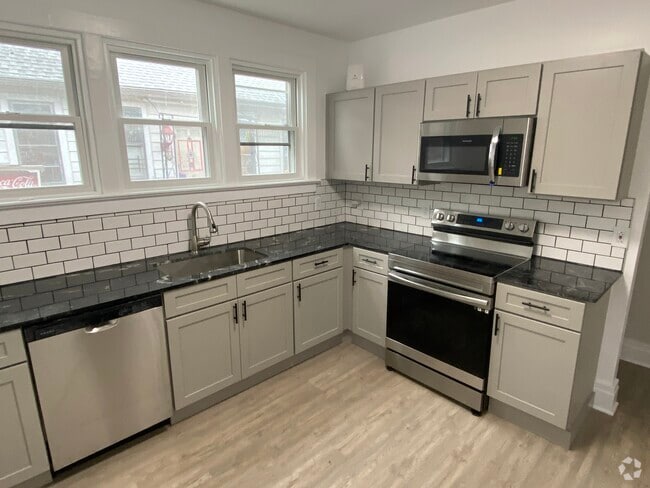 Building Photo - 140 Elmwood Ave Unit 1st floor rear Rental
