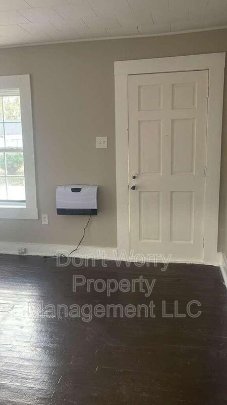 Photo - 404 Carroll St