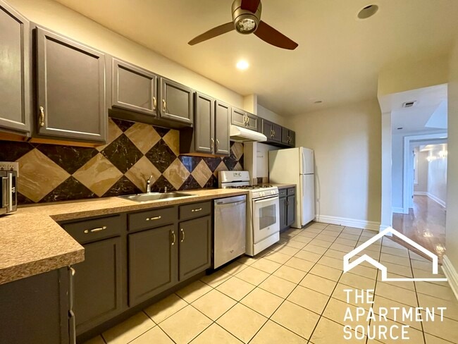 Building Photo - 2839 W Nelson St Unit 2