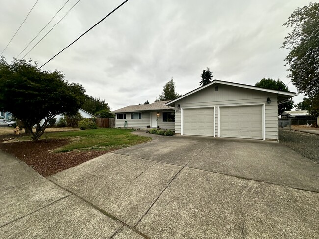 Building Photo - 4346 Mahrt Ave SE Rental