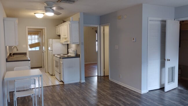 Building Photo - 502 Oak Circle Dr Unit C5