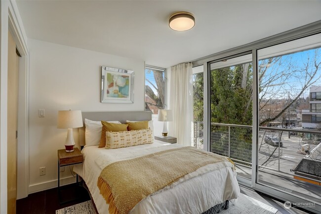 Photo - 3615 Phinney Ave N