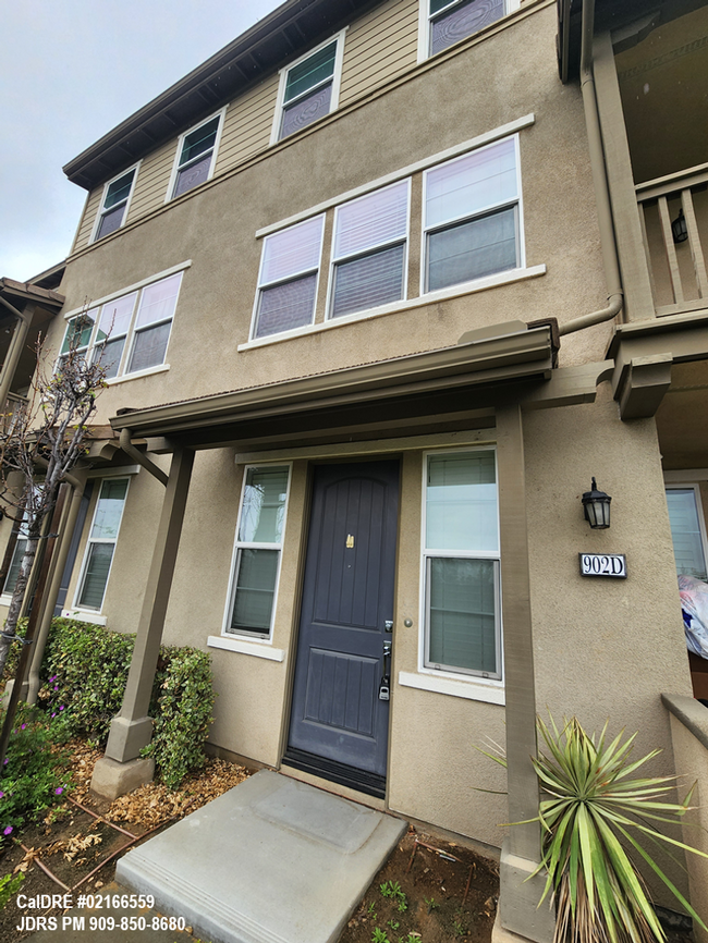 Azusa 2 bedroom Townhome - Azusa 2 bedroom Townhome
