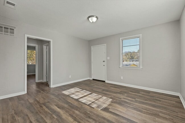 Photo - 1779 Preston St