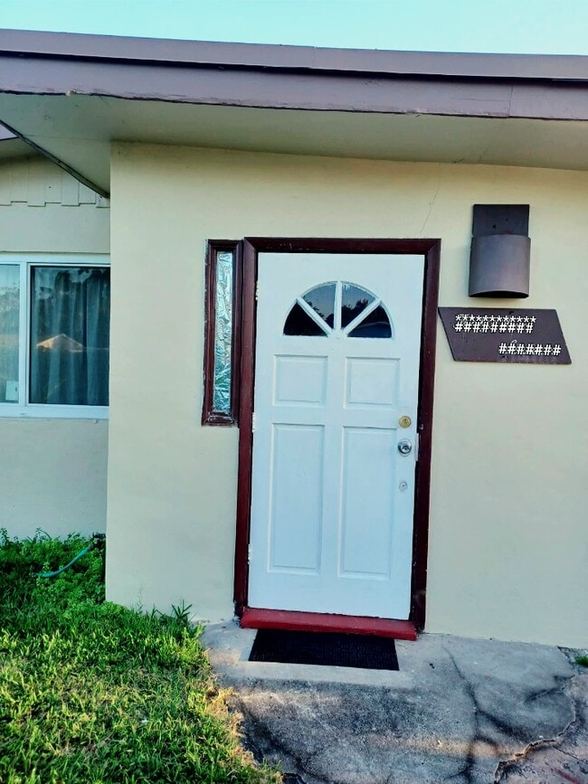 Photo - 4216 SW 51st St Unidad Spacious Loft home