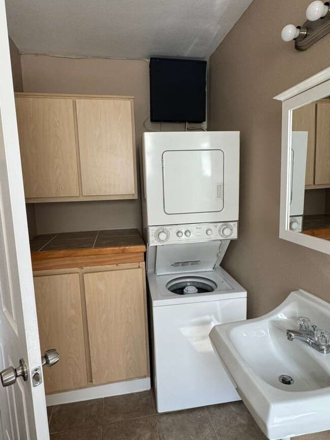 Photo - 1225 W 25th St Unit 9