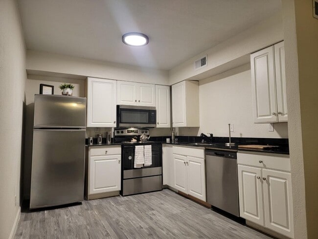 Photo - S&T Plaza Apartments