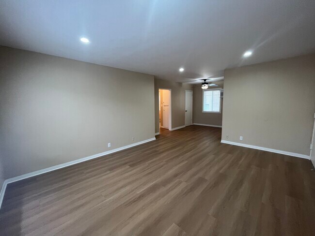 Photo - 14149 Vanowen St Unit 5