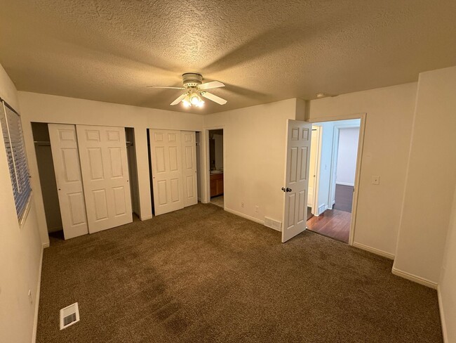 Photo - Beautiful 6 bedroom home!