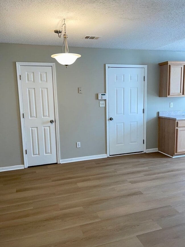 Photo - Remodeled  3 Bed/2 Bath Home in a Quiet bu...