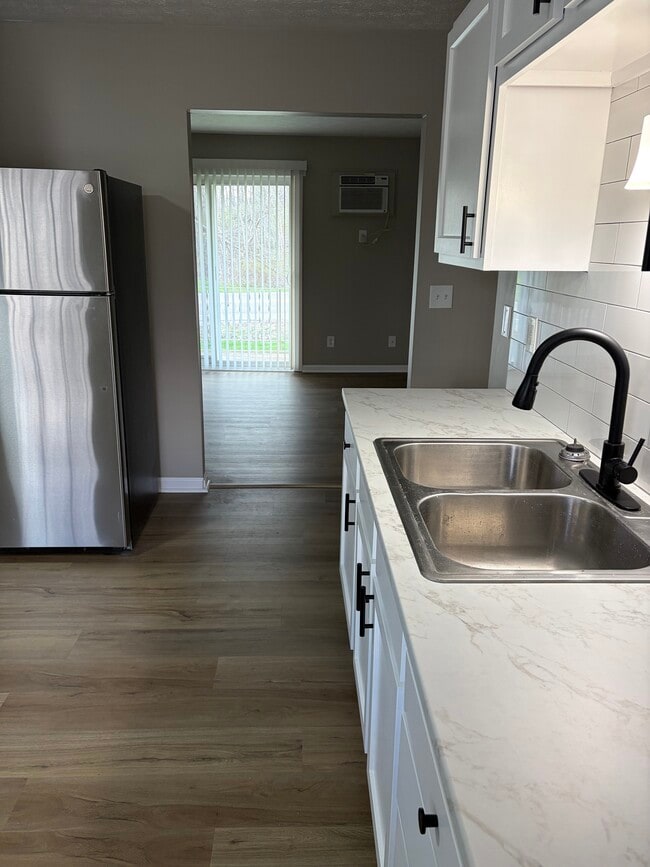 Photo - Green Acres - 4943-4959 Unit 4943-A