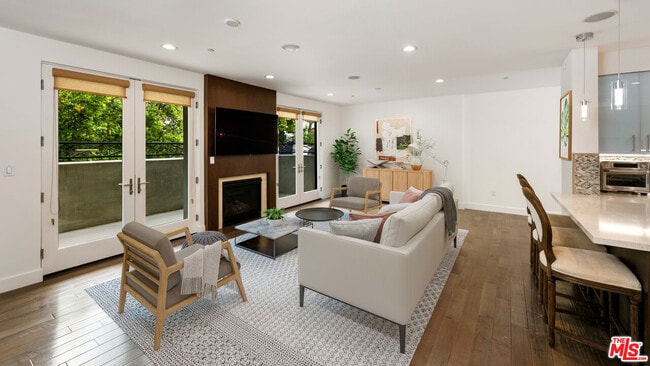 Photo - 1304 S Roxbury Dr Unit 103