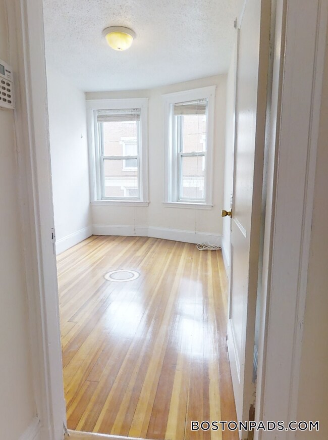 Photo - 15 Barrows St Unit 4