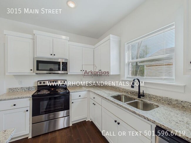 Photo - 3015 Main St