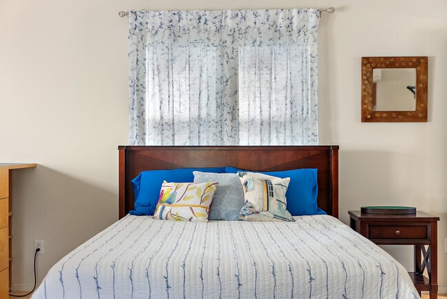 Photo - 326 16th Ave NE Unidad Studio